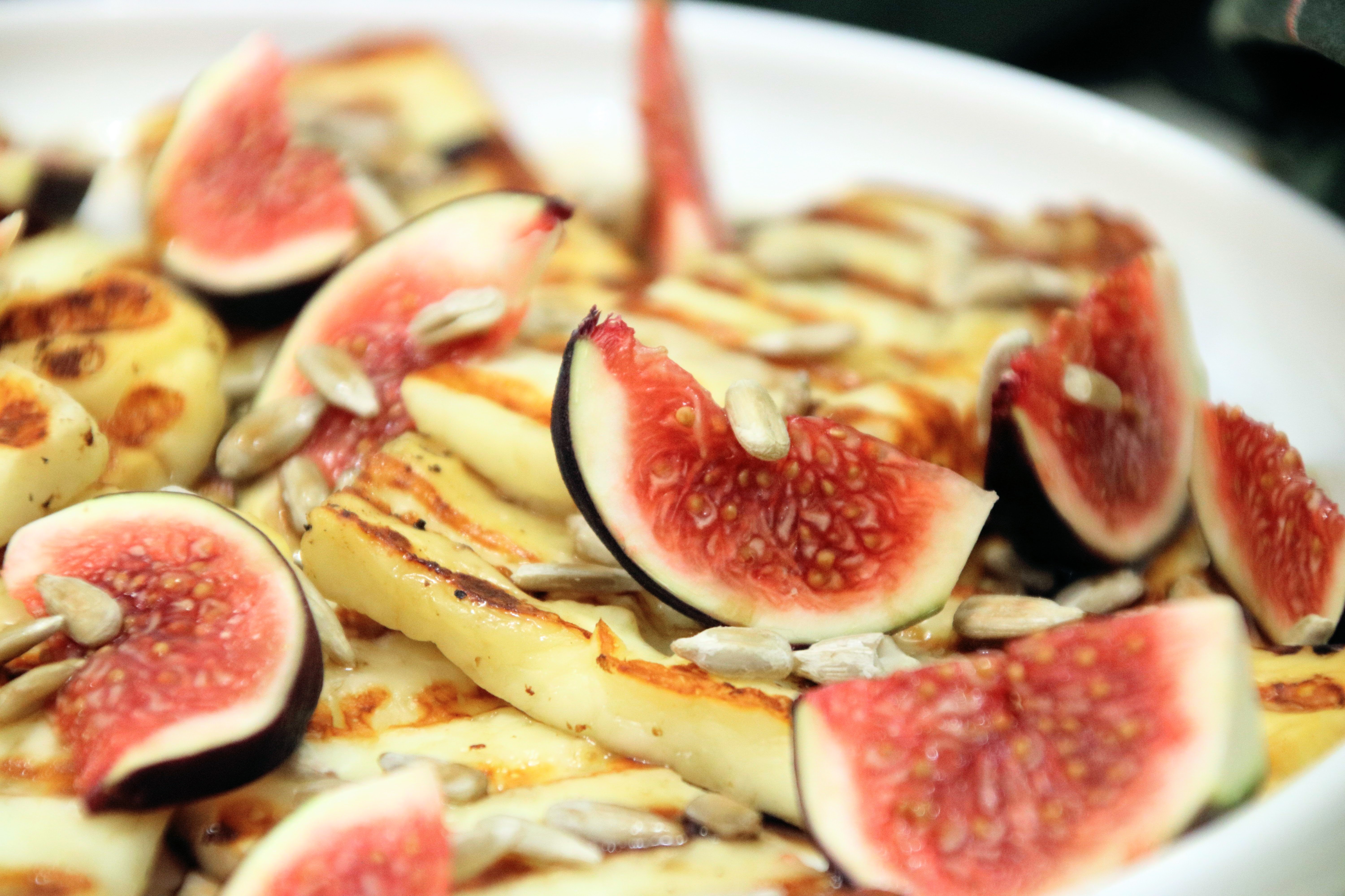 Grilowane halloumi z figą